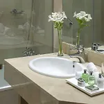 Отель Nh Collection Victoria
