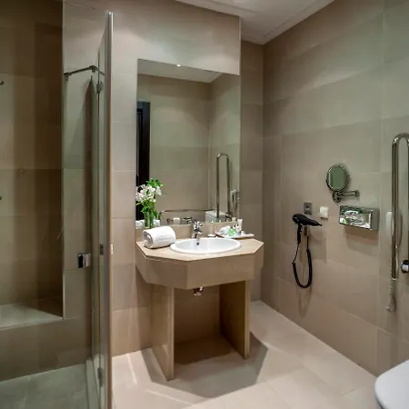 Hotel Nh Collection Victoria 4*