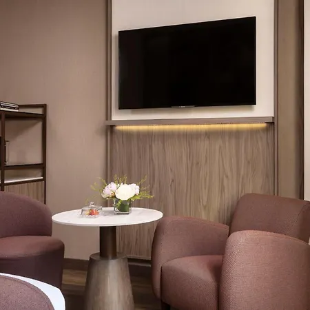Nh Collection Victoria Hotel 4*