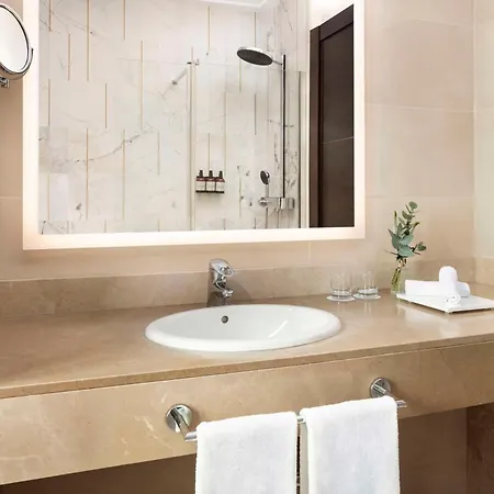 Nh Collection Victoria 4*