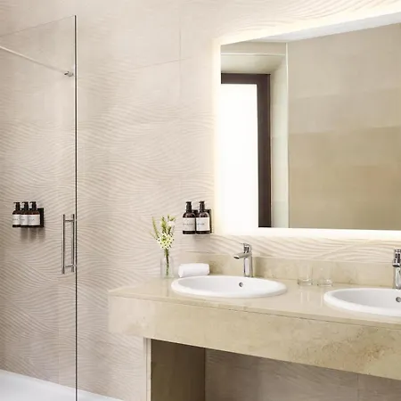 Hotel Nh Collection Victoria 4*