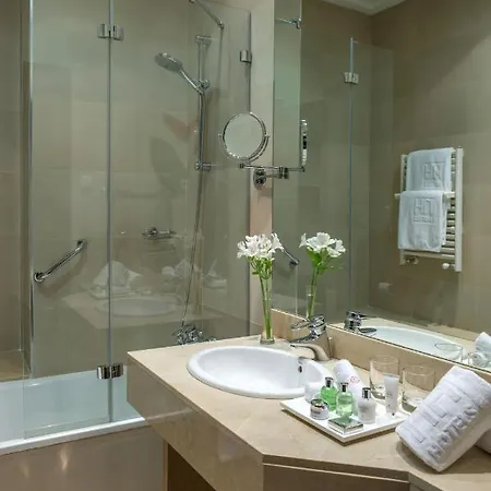 Hotel Nh Collection Victoria 4*